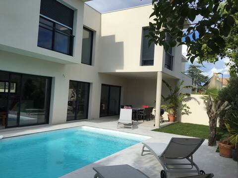 Contemporary villa, 3 km from the beach