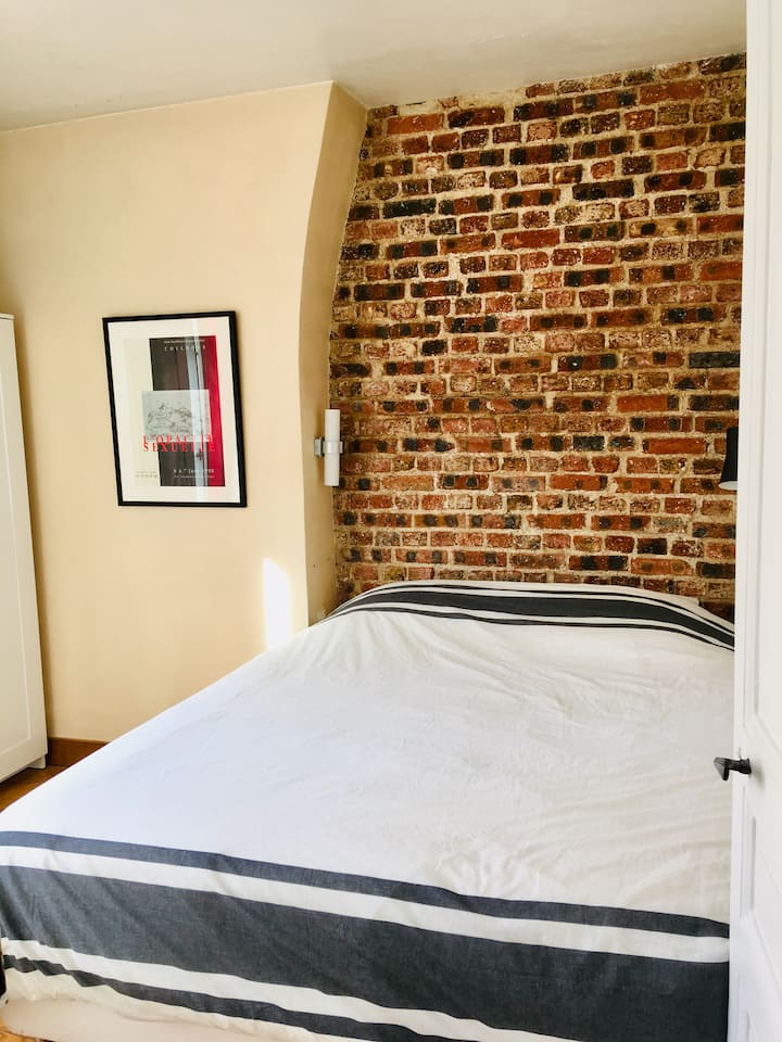 Dormitorio en la planta baja (cama tamaño king).