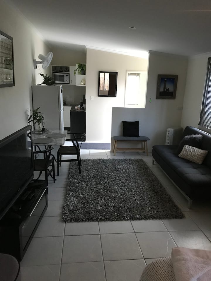 Buderim Lux And Pet Friendly Studio 
Walk To Shops - Maroochydore
