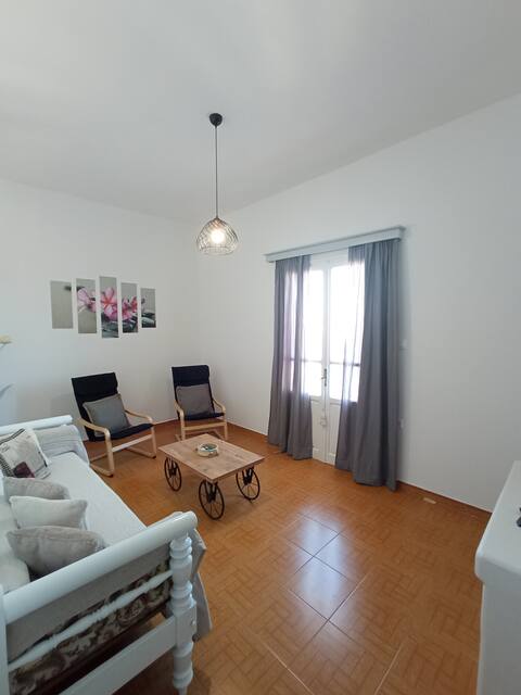 Top performing Airbnb: Balcony with a view. in Δήμος Αστυπαλαίας