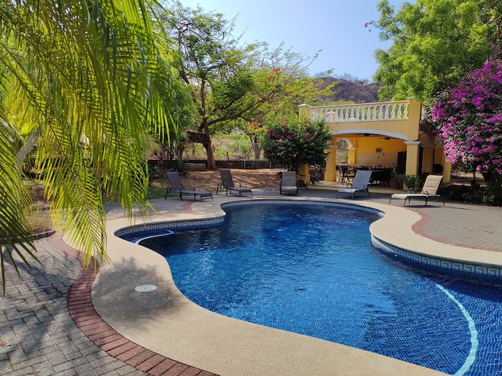 5 bedrooms 1/2 basketball court Houses for Rent in Playas del Coco