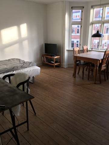 Lyst værelse centralt i Aarhus