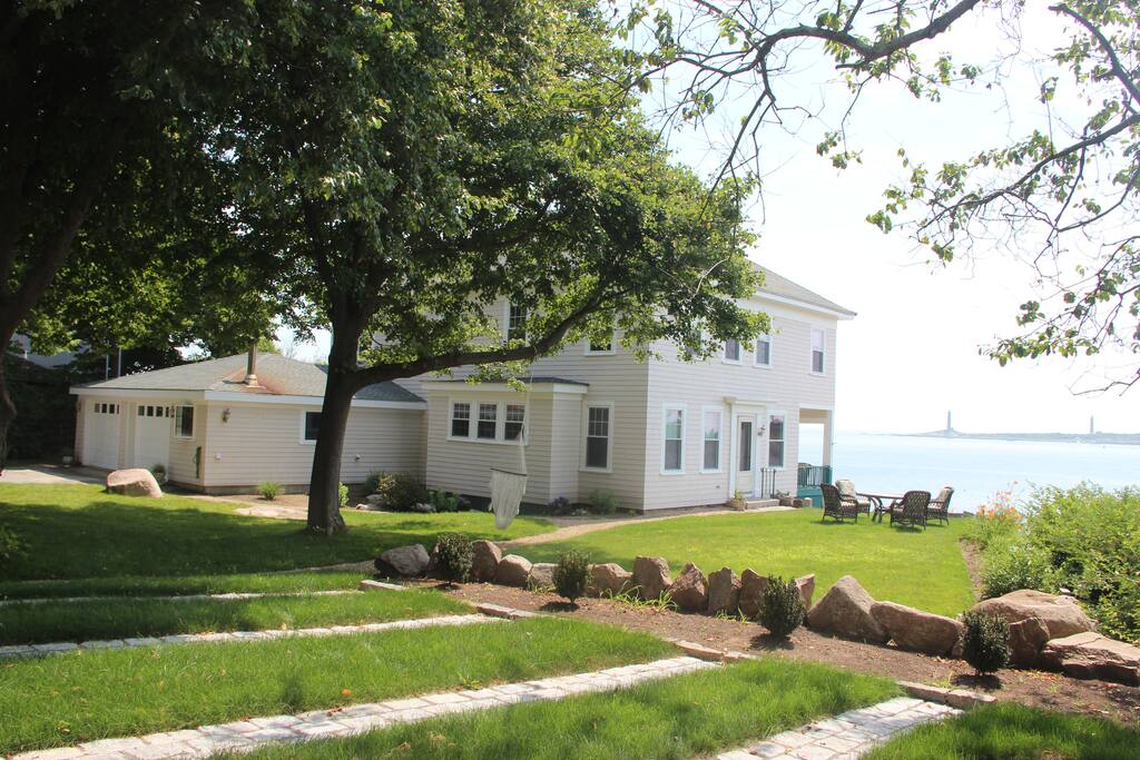 Lawn with table and chairs and additional parking