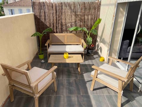 2-bedroom apartment 5 minutes to the beach and parking