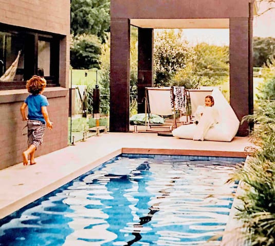 Resort feel 4/5 bed House, Lap Pool, golf view gallery image 2