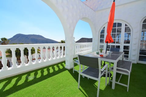 Apartment in Villa Privada, overlooking the sea.