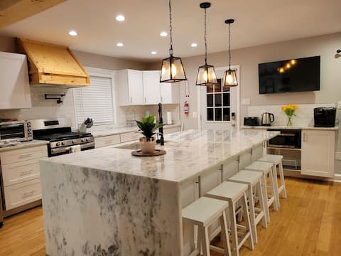 Spacious House 4BR 2Bath,near DC Area Free Parking