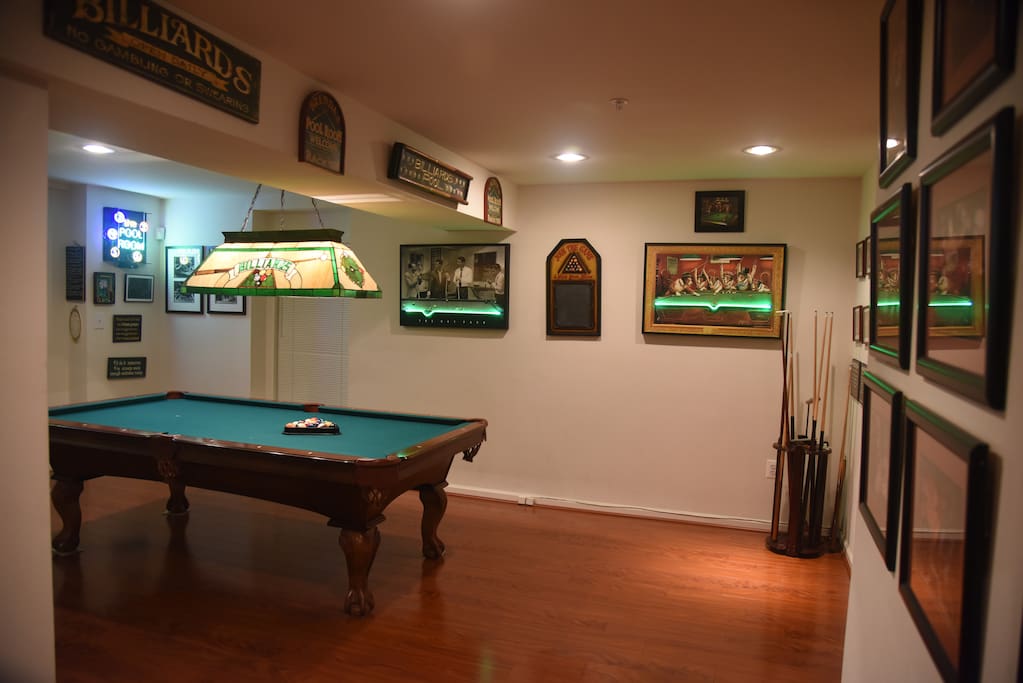 Amazing pool table