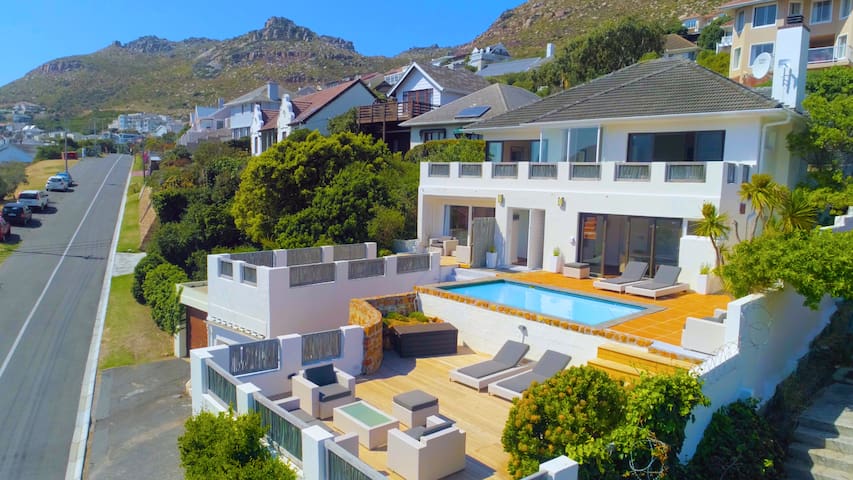 Solar Powered Cape Town Villa with fantastic views