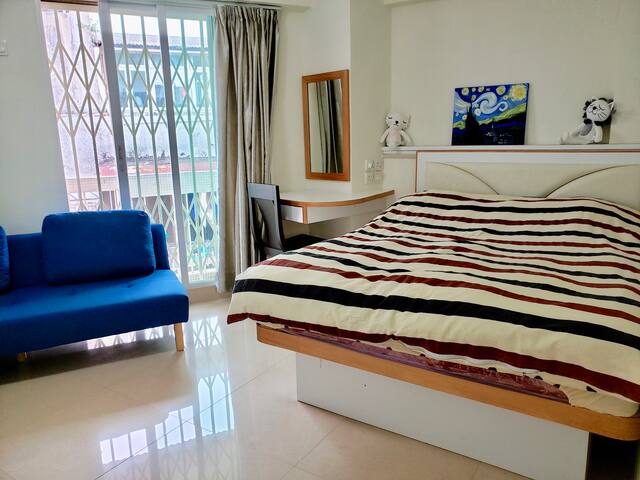 1#帶陽台房间@複式房子@大三巴步行街1# Room @Duplex Apt by S Paul's