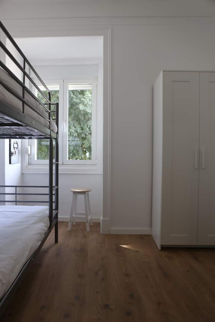 Slaapkamer (Q3) stapelbed met 2 bedden 0.90 x 2.00 (m)