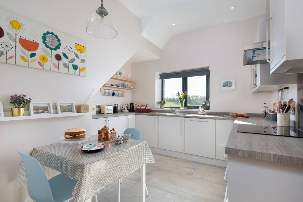 Fully fitted kitchen
