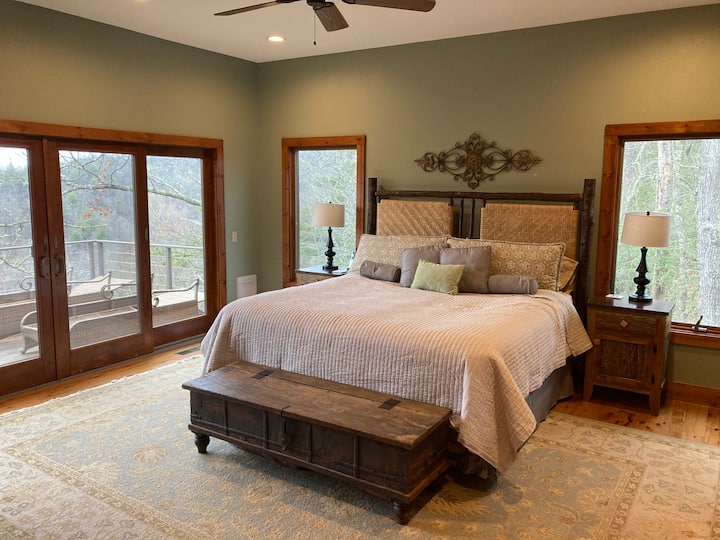 Hlavná spálňa na poschodí (MBR #1).