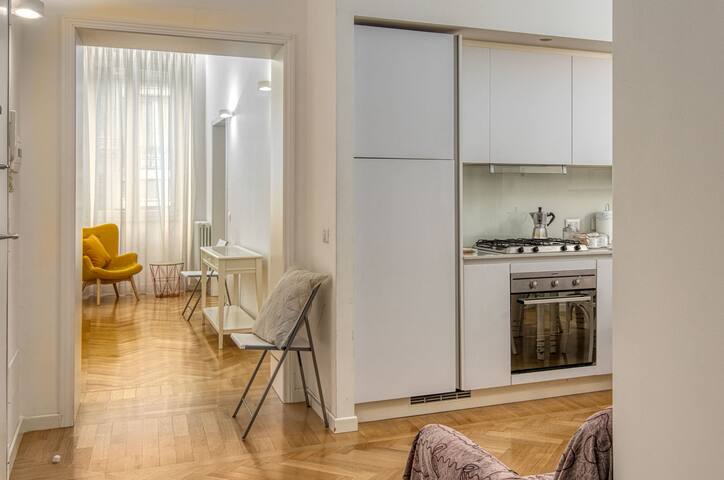 Spanish Steps Prestige Apartment – City Center gallery image 4