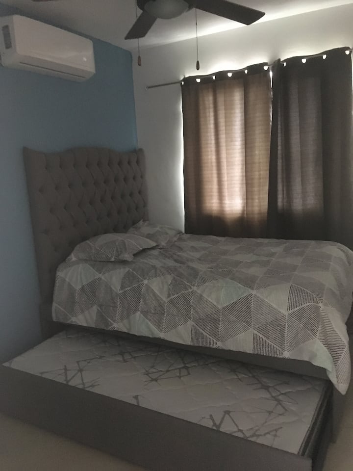 Трите спални соби имаат двоен кревет за кенгури, креветот подолу е идеален за деца 