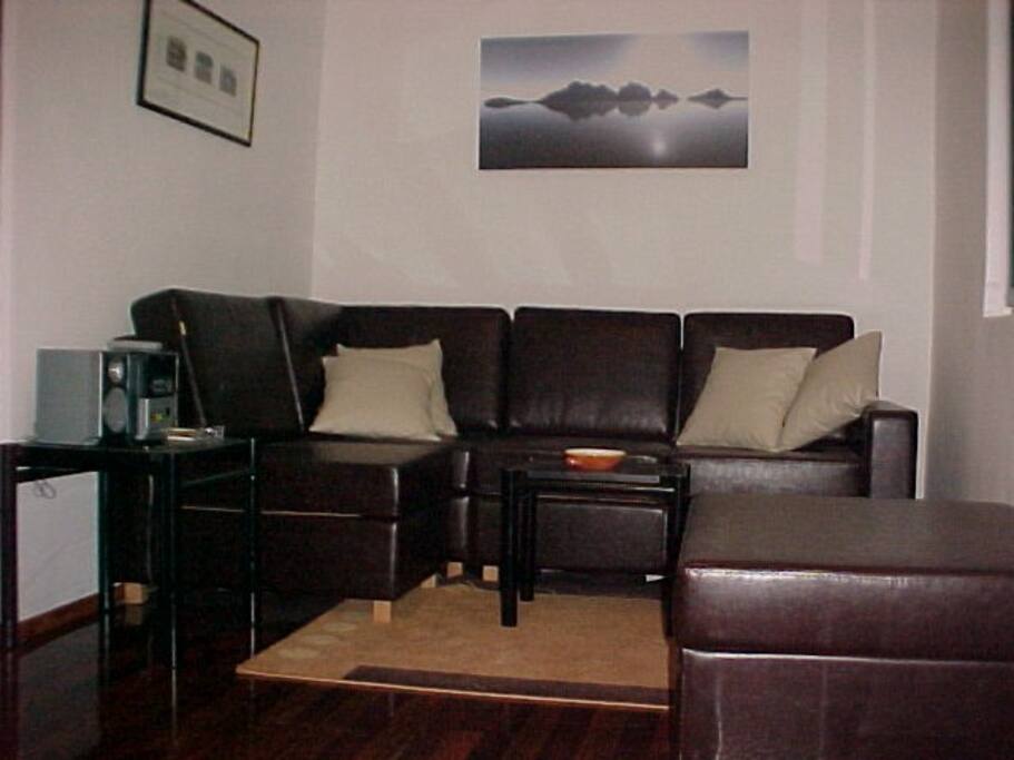 Second living area (upstairs)