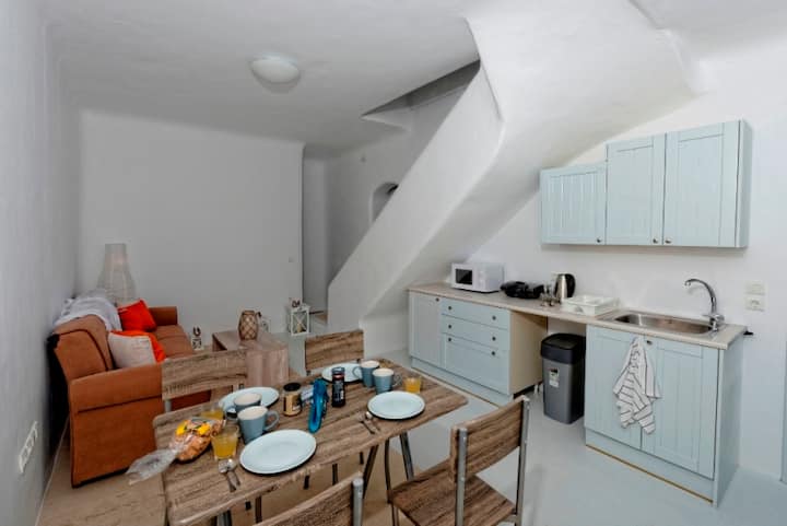Small kitchenette on the underground floor