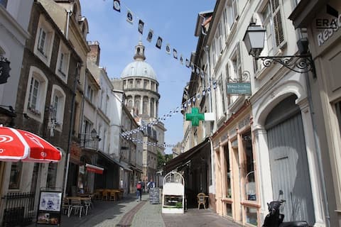 Annonce Airbnb populaire: From Nausicaà to the Walled City à Boulogne Sur Mer