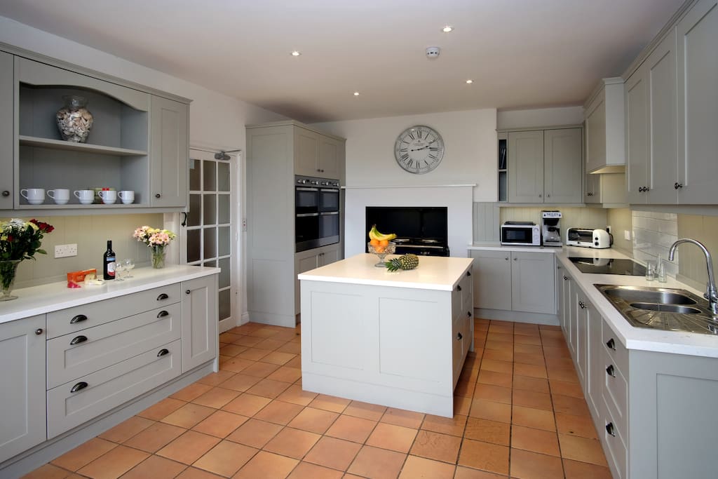 Newly fitted kitchen in 2018. 2 double ovens, Aga, hob, 2 dishwashers, 2 fridges, 2 freezers