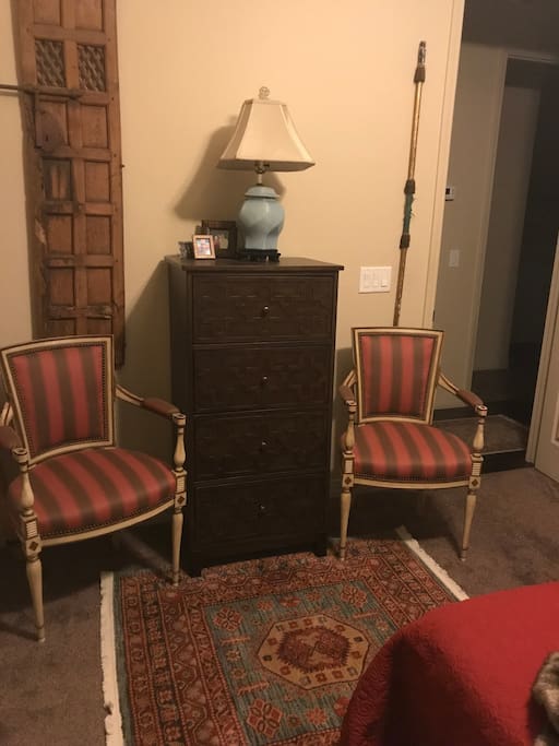 4-drawer dresser available