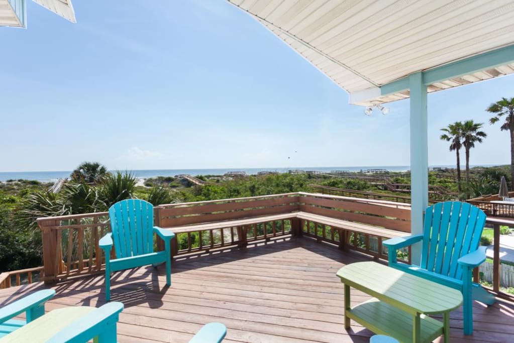 The 2nd floor waraparound deck with sweeping ocean views - Magnificent views are yours any time of day or night on this oceanfron