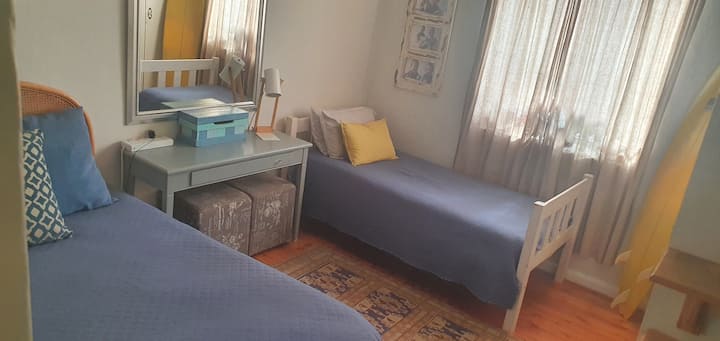 Druga spavaća soba s bračnim krevetom i krevetom za jednu osobu