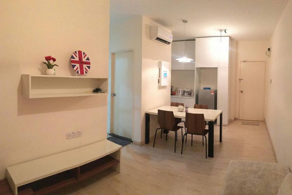 Living room connecting to dining area