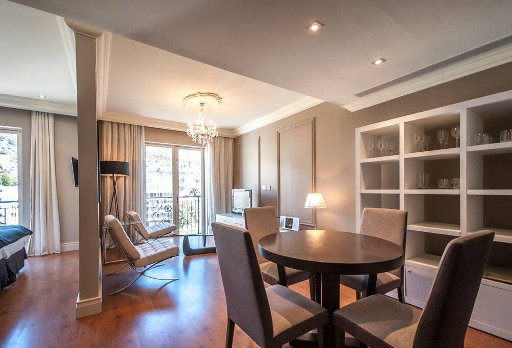 Comfortable work / dining space