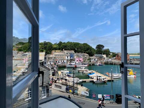 Spacious Harbourside Cottage in Padstow, Cornwall