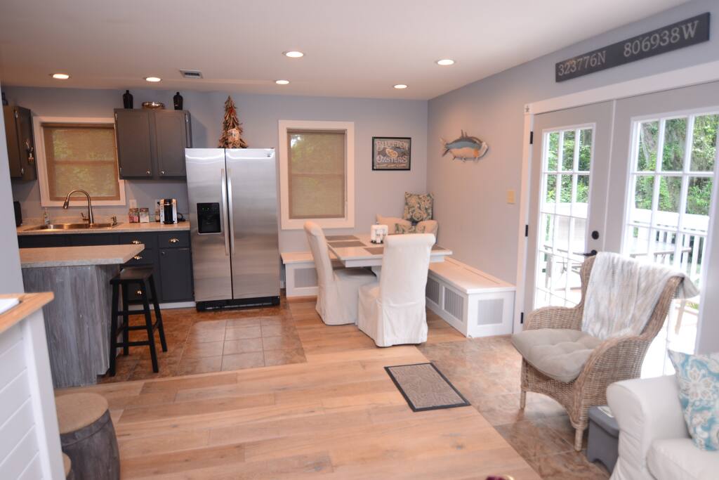 Ahh, you have just entered this beautiful cottage!