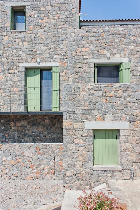 External view of the house (2/2)