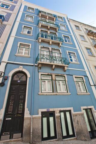 BE SILVER IN CENTRAL LISBON gallery image 4