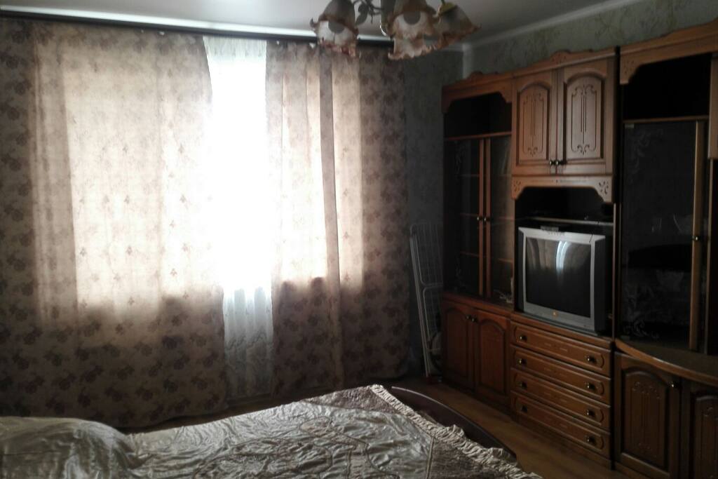 Большая кровать с телевизором