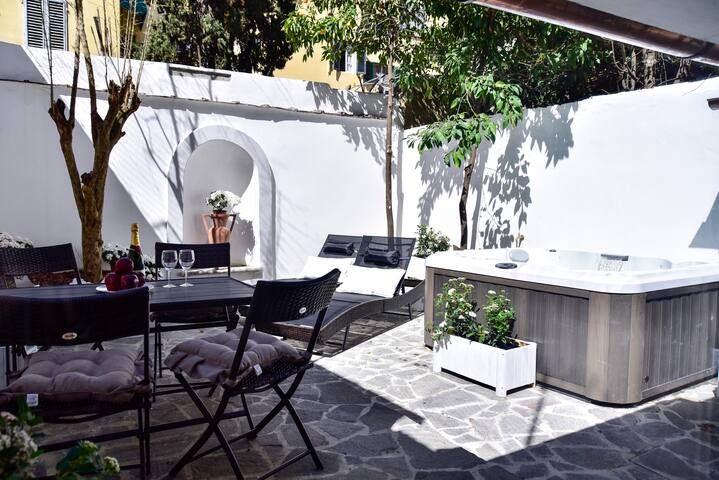 Pepi Residence: private garden and jacuzzi; duplex gallery image 2