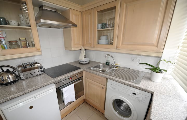 Centrally Located 1 Bedroom Flat - Victoria