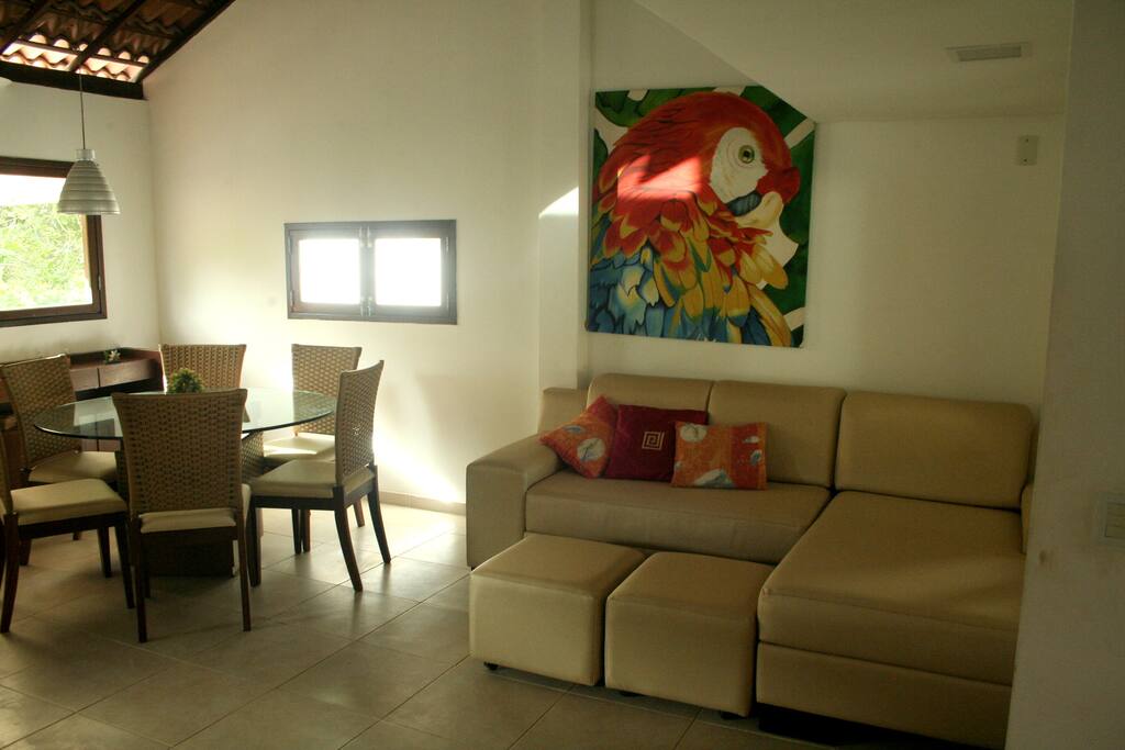 Casa por dentro. Sala e cozinha