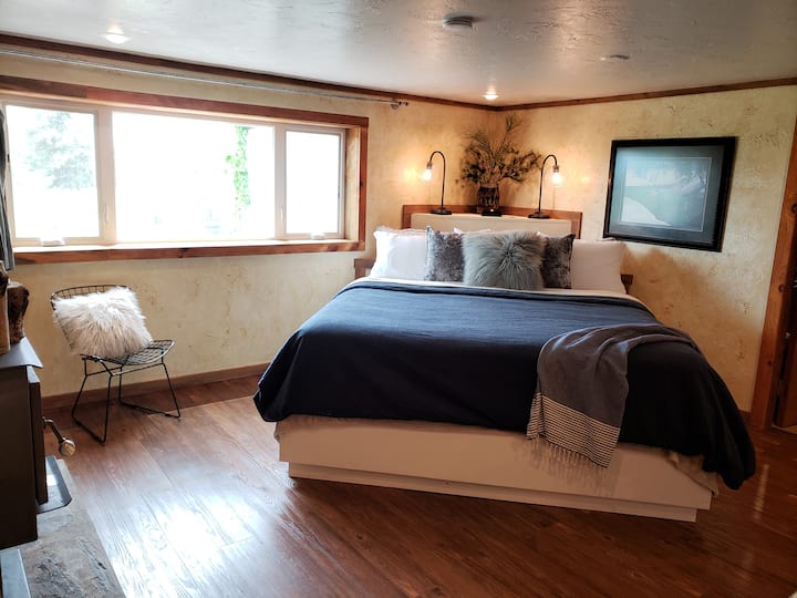 The Roosts open floor plan bedroom with a very comfortable king bed!