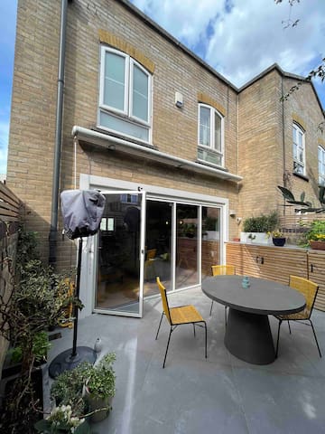 Entire House by Regents Canal – Kings Cross