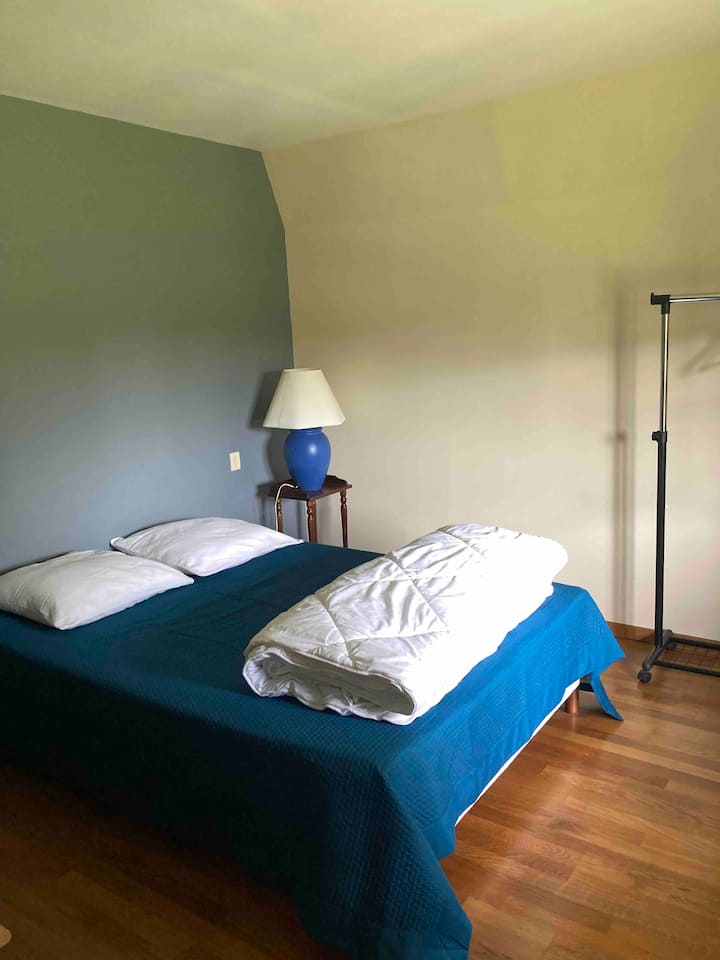 Ნომერი საწოლით 140