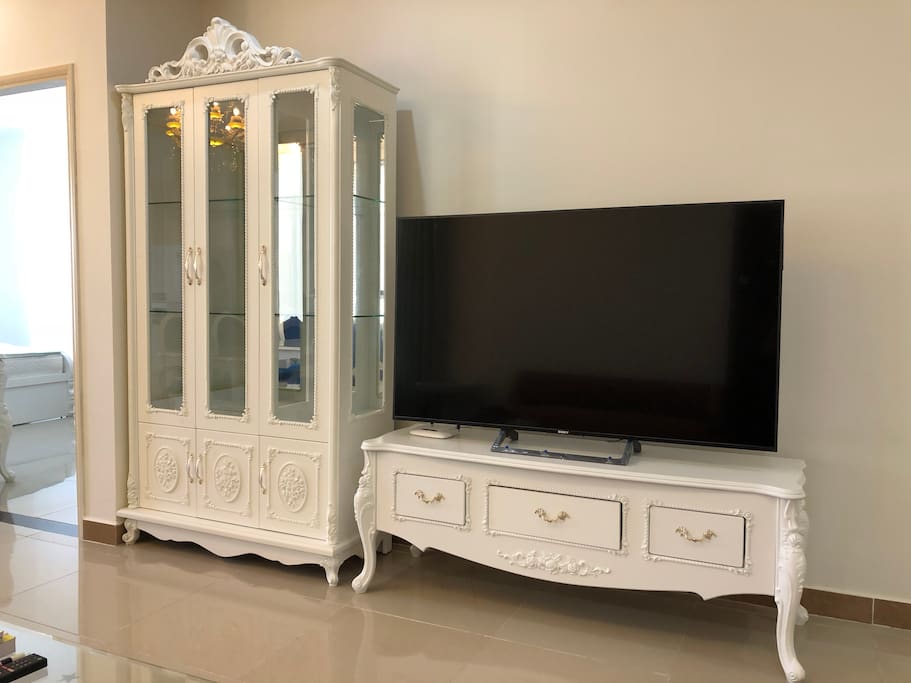 Tivi 65 inch with wifi, Cupboard