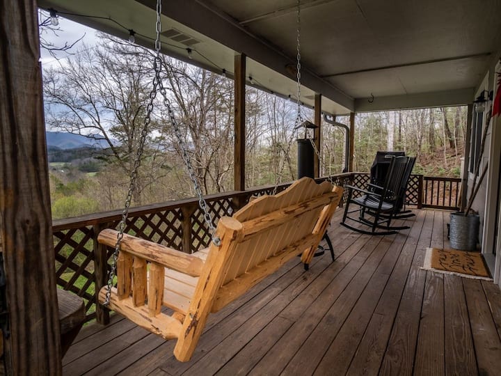 Hilltop Heaven*Views*Adventures*Cabin* Cabins for Rent in Franklin