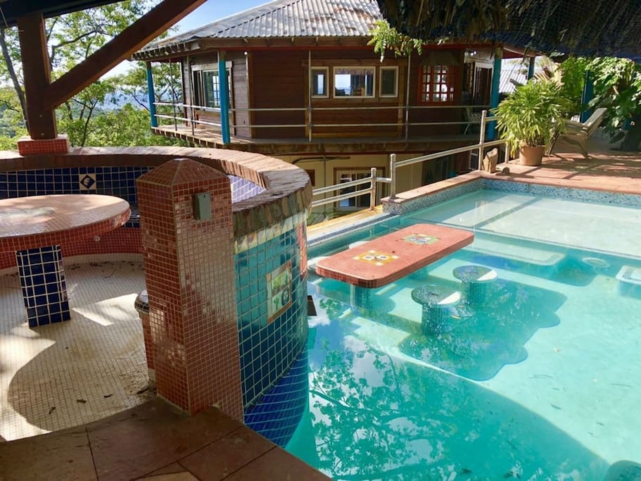 Pool with stunning view over the North Shore of Roatan, surrounded by lush Caribbean vegetation. The jets can be activated at the touch of a button, for additional fun and relax.