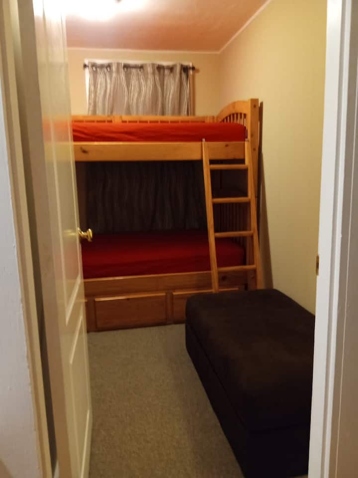 Lits superposés dans la 3ème chambre 