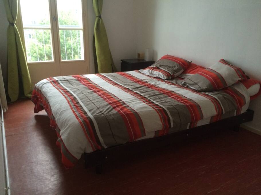 Chambre avec penderie intégrée