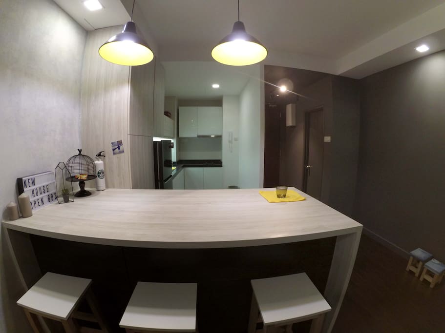 Dining area & kitchen