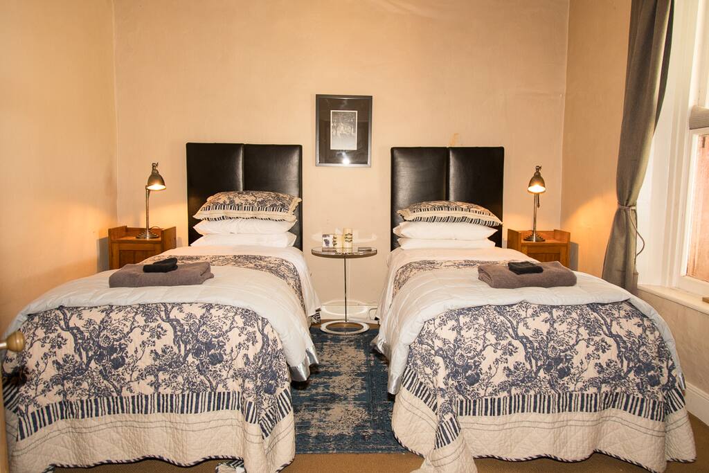 Beautiful, warm, sunny, clean, cosy cottage. Perfect spot. Everything possible was provided. Communication was quick and easy. Highly recommend this gorgeous cottage!