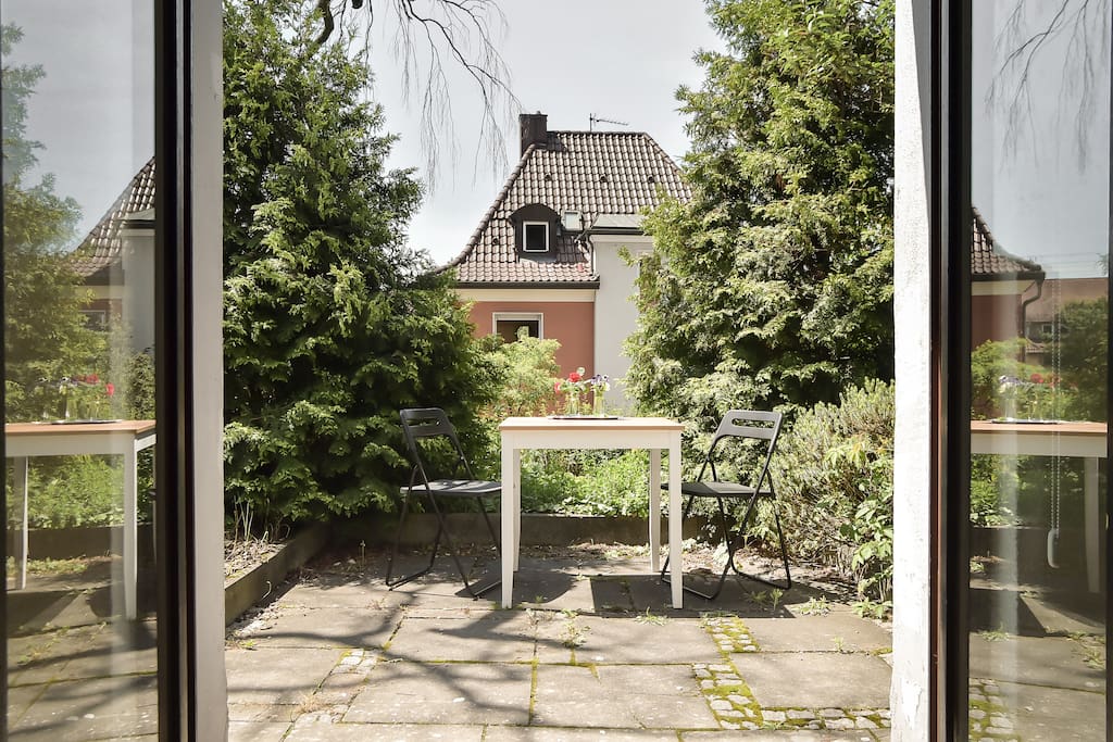 Terrasse mit Vorgarten