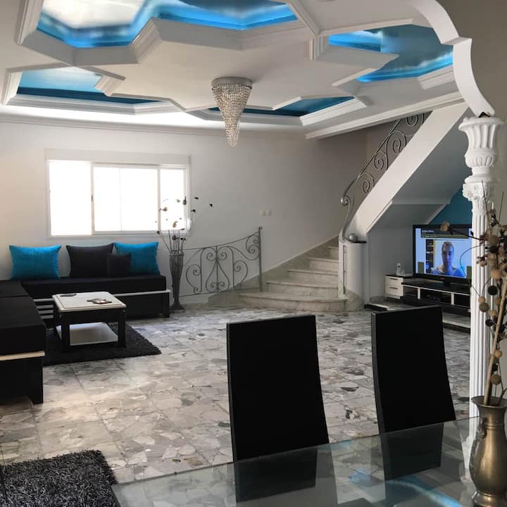 Villa Coloniale with pool Villas for Rent in Aïn El Turk, Wilaya d