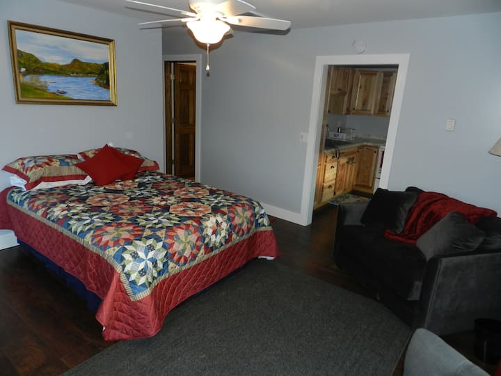 The Big Crick Inn Riverview Suite - Moreau Lake State Park, Gansevoort