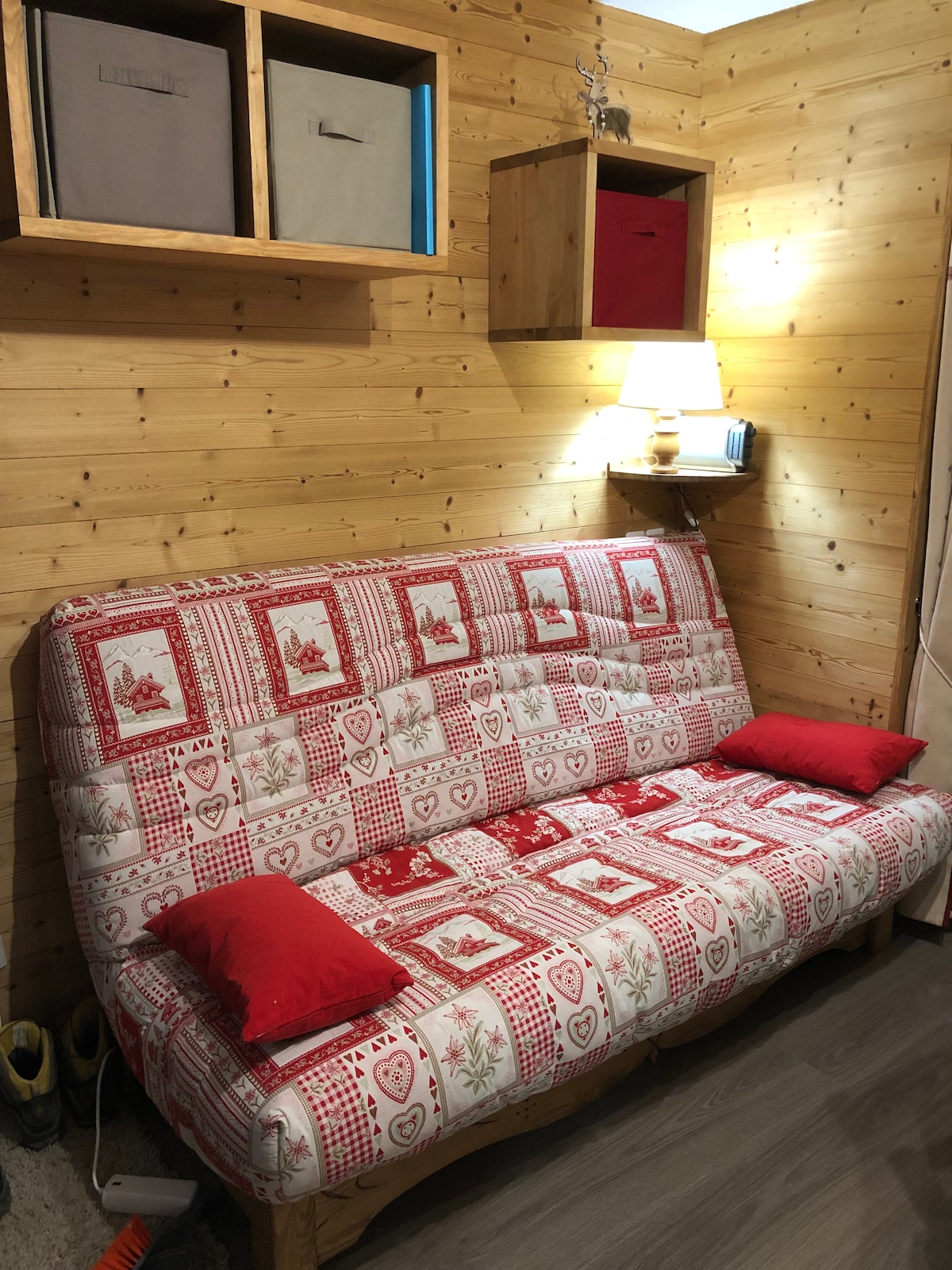 Popular Airbnb listing: 3 Vallées Les Menuires, at the foot of the slopes, Summer/Winter in Les Belleville